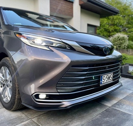 Toyota Sienna cena 255000 przebieg: 37000, rok produkcji 2021 z Zgierz małe 704